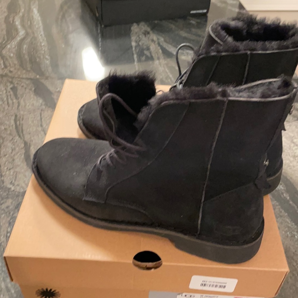 Black. UGG Quincy boots